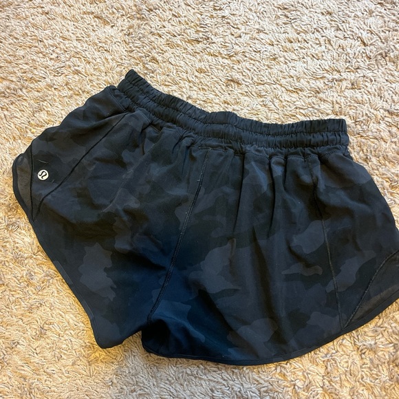 Camo lulu shorts - Picture 2 of 2